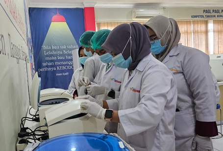 Siapkan TLM Terampil, FIK USB Adakan Hands-On Training Blood Grouping & Cross Match